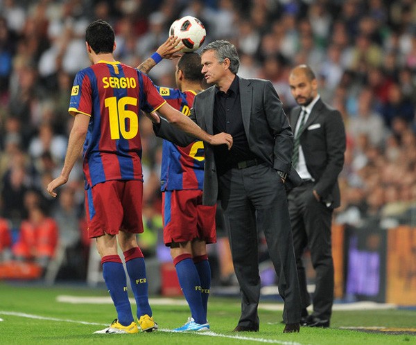 Mourinho chơi trò tâm lý với các cầu thủ Barca.